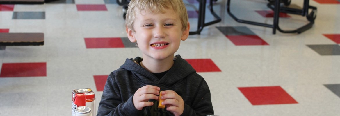 boy eating lunch