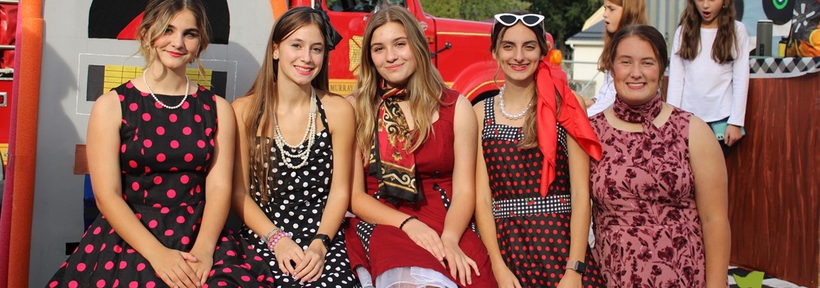 students on homecoming float