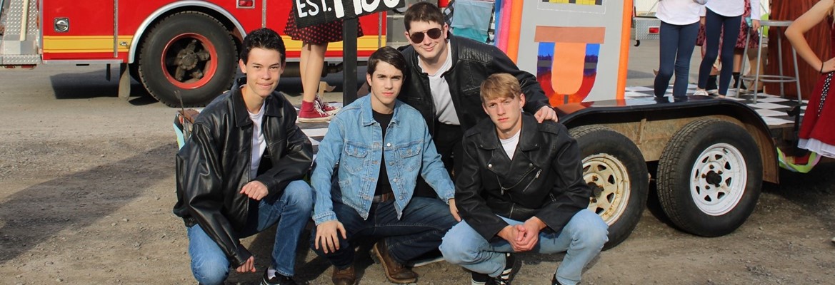 students on homecoming float